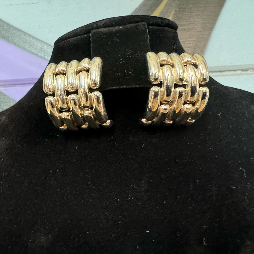 EUC Givenchy Silver Chain link Pierced earrings, retails $299